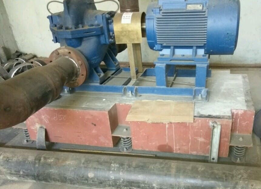 Inertia Pouring Frame with Open Spring Isolator for Horizontal Pump